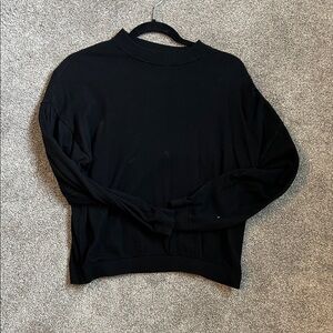 3/15$ 🛍️ Simons Black Crewneck Sweater